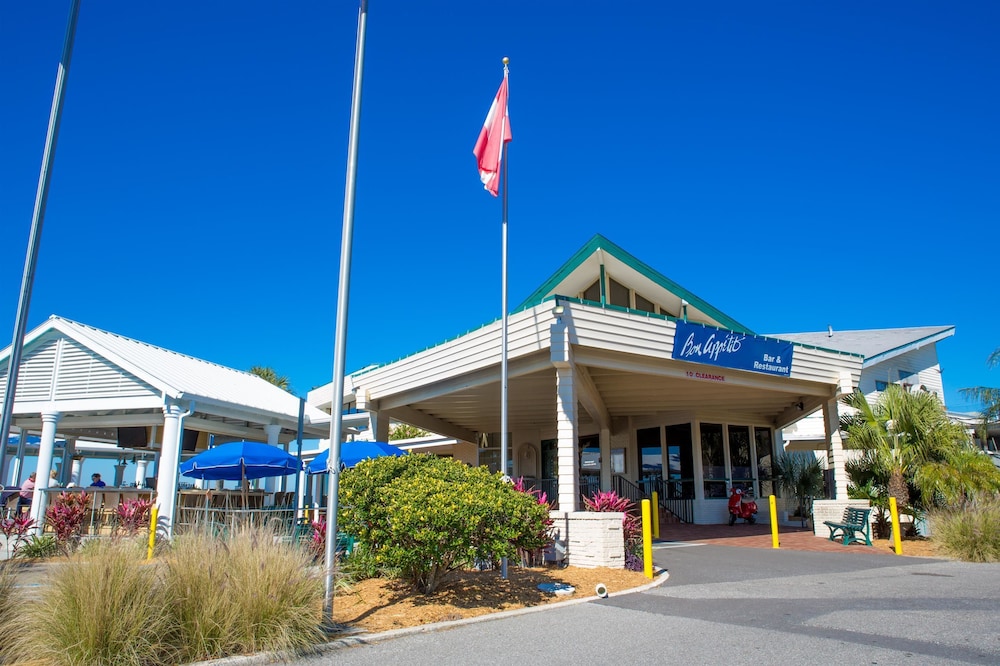 Best Western Plus Yacht Harbor Inn 8/42