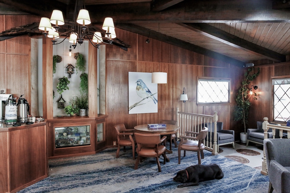 Bluebird Inn 44/53