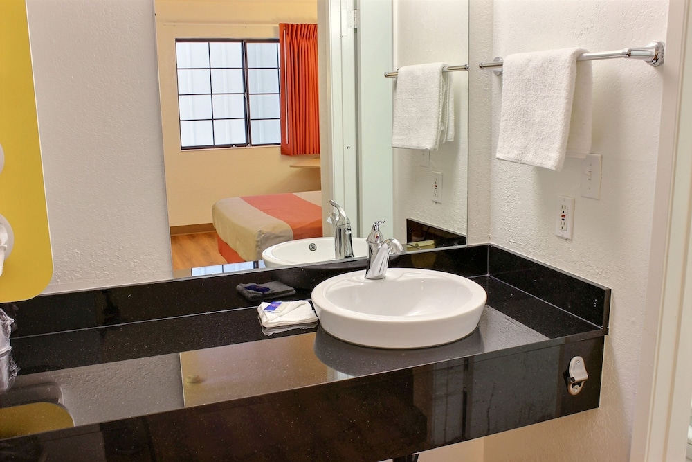Motel6 Coalinga, CA - East 41/45
