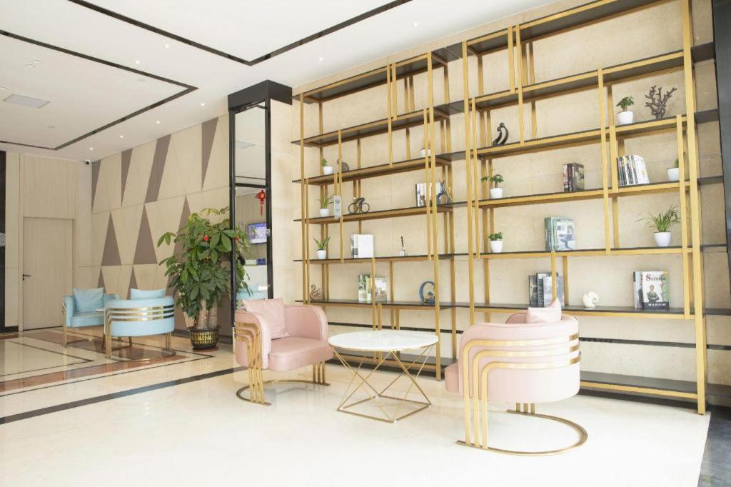 BORRMAN WANDA PLAZA Houjie Dongguan 36/45