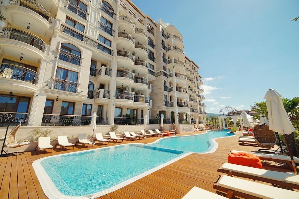 Harmony Suites 10 4/42