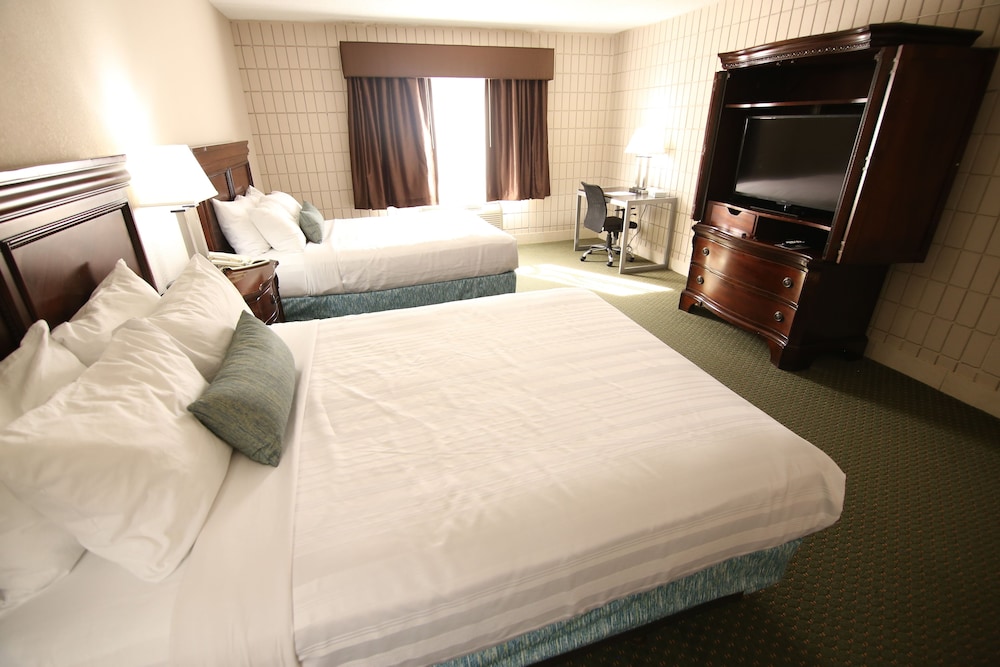 Baymont Inn and Suites by Wyndham Farmington, MO 19/62