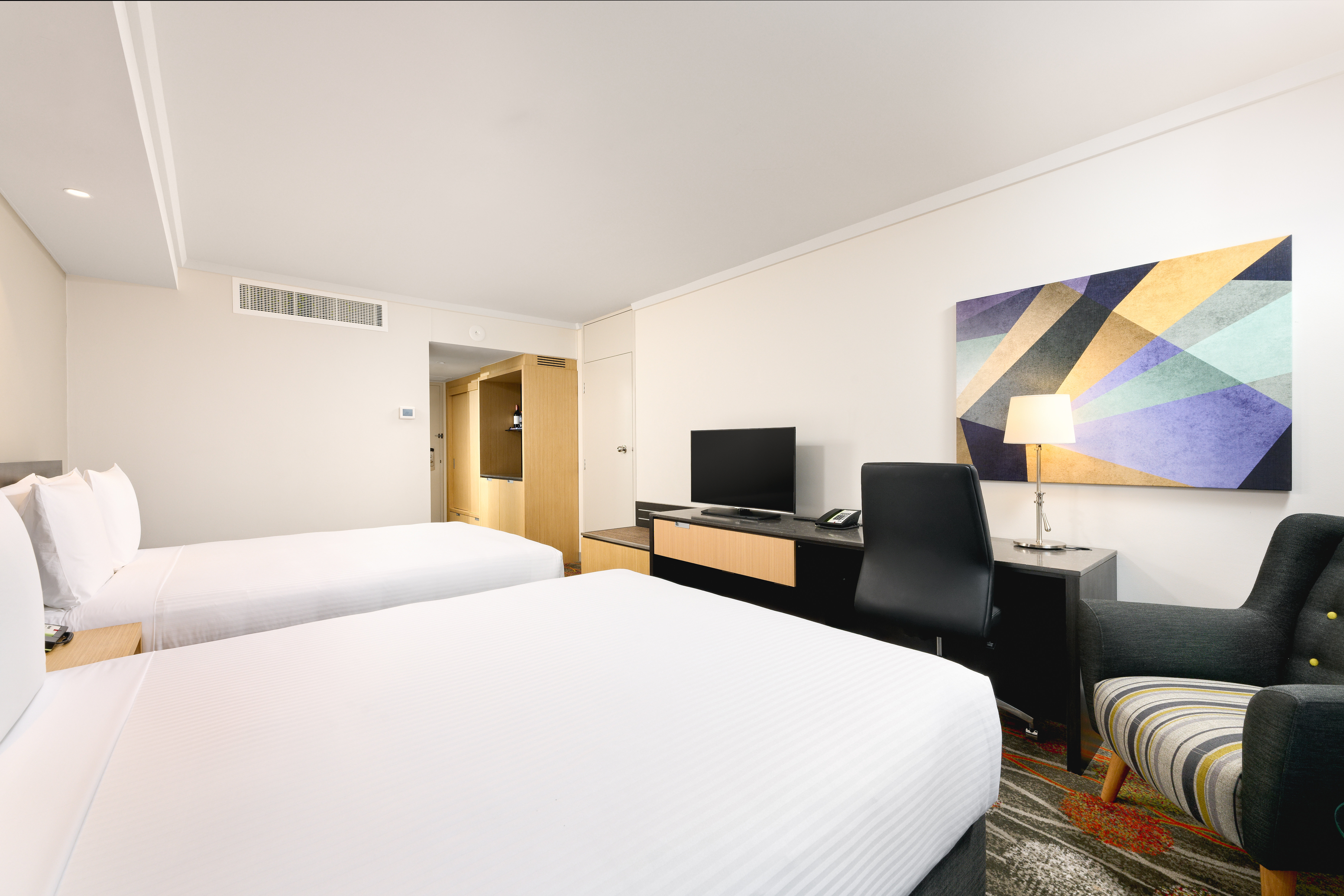 STANDARD, 2 QUEEN BEDS