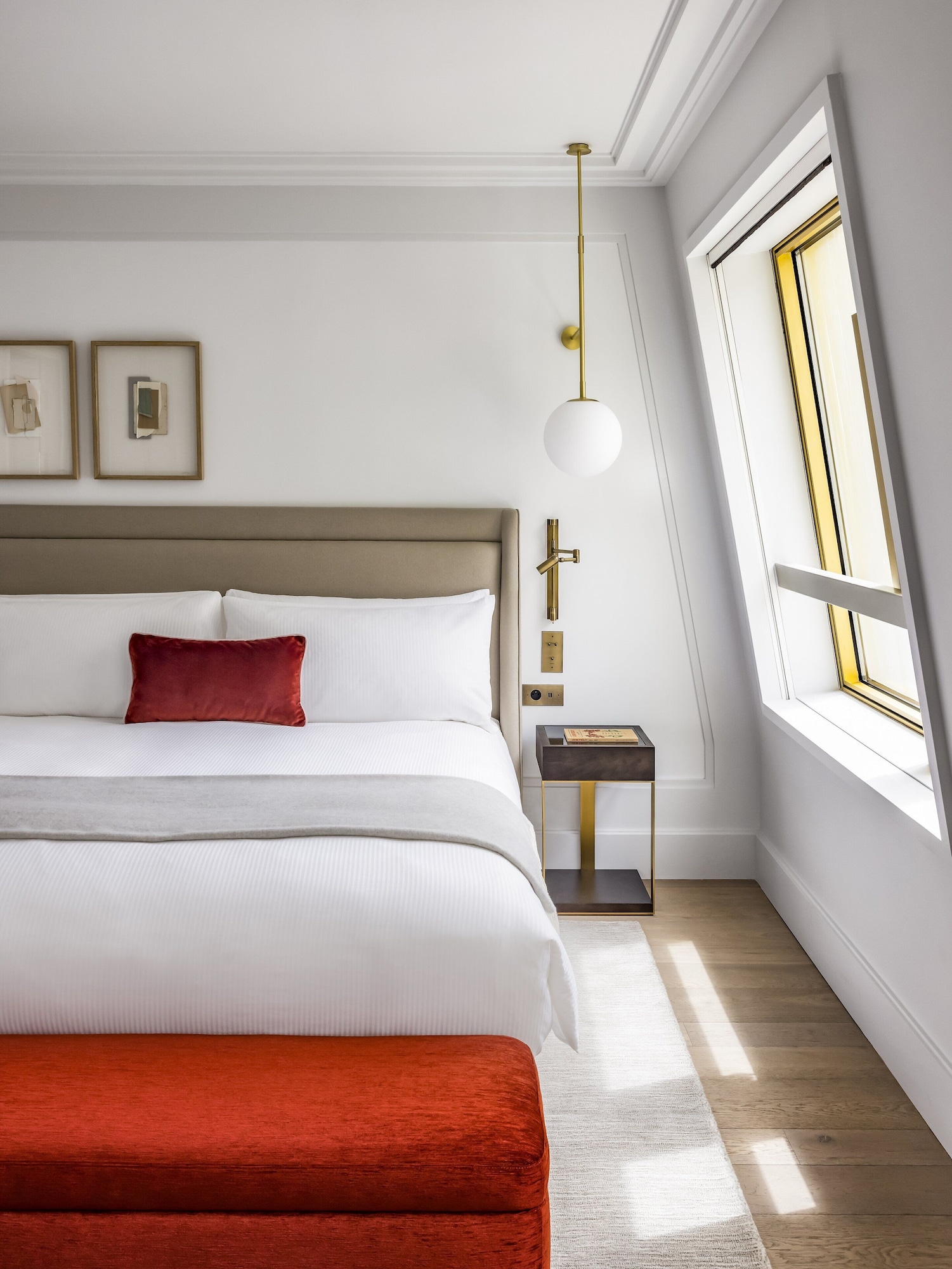 City, Single, Queen Bed