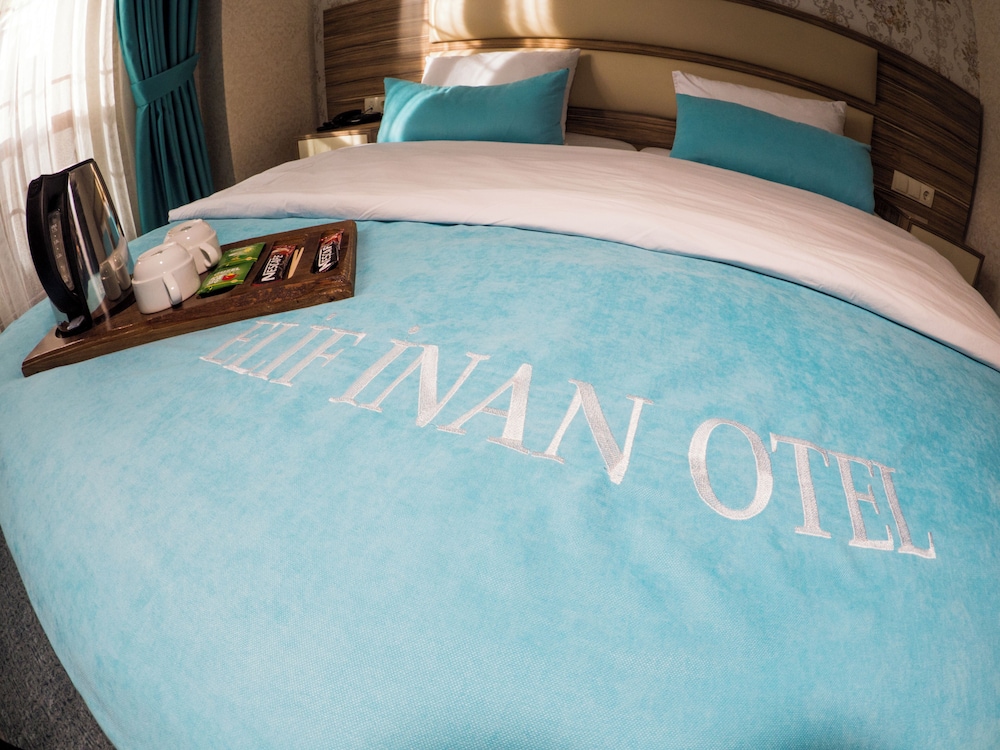 Elif Inan Motel 44/50