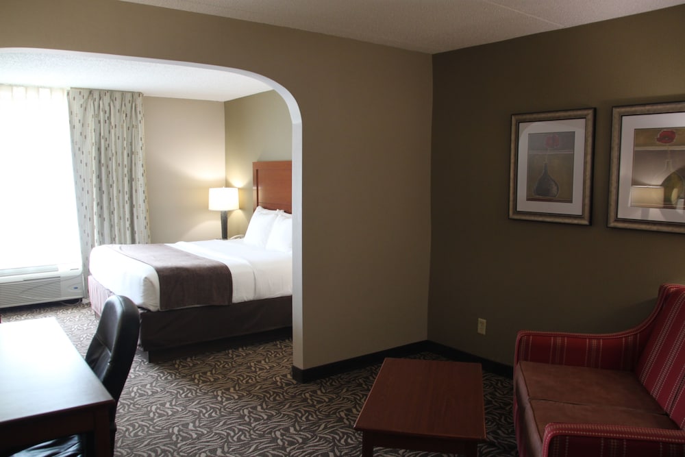 Clarion Inn & Suites Cortland - University Area 6/30
