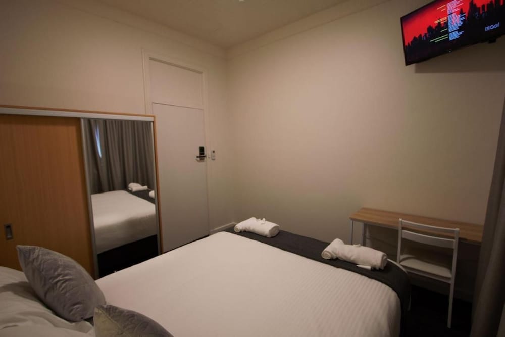 Sydney Junction Hotel 12/30
