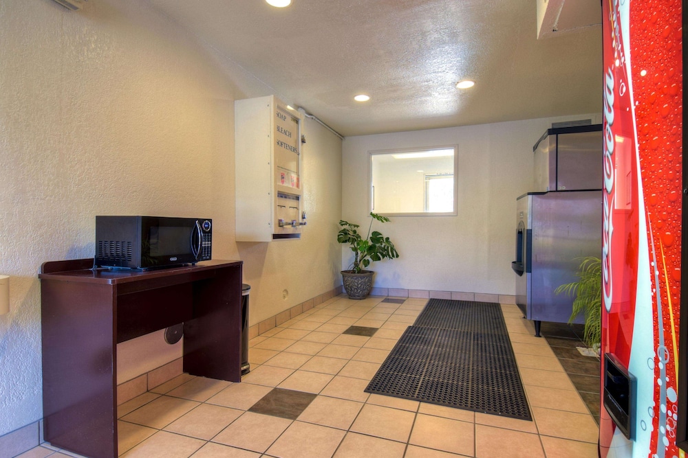 Motel6 Jurupa Valley, CA - Riverside West 18/44