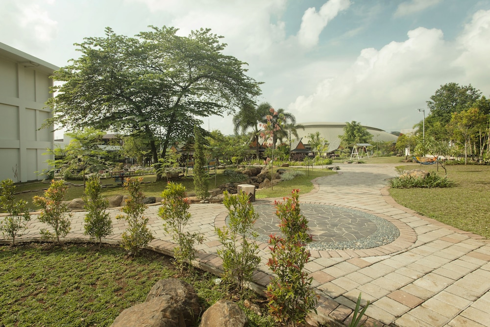 The Wujil Resort and Conventions Semarang 38/43