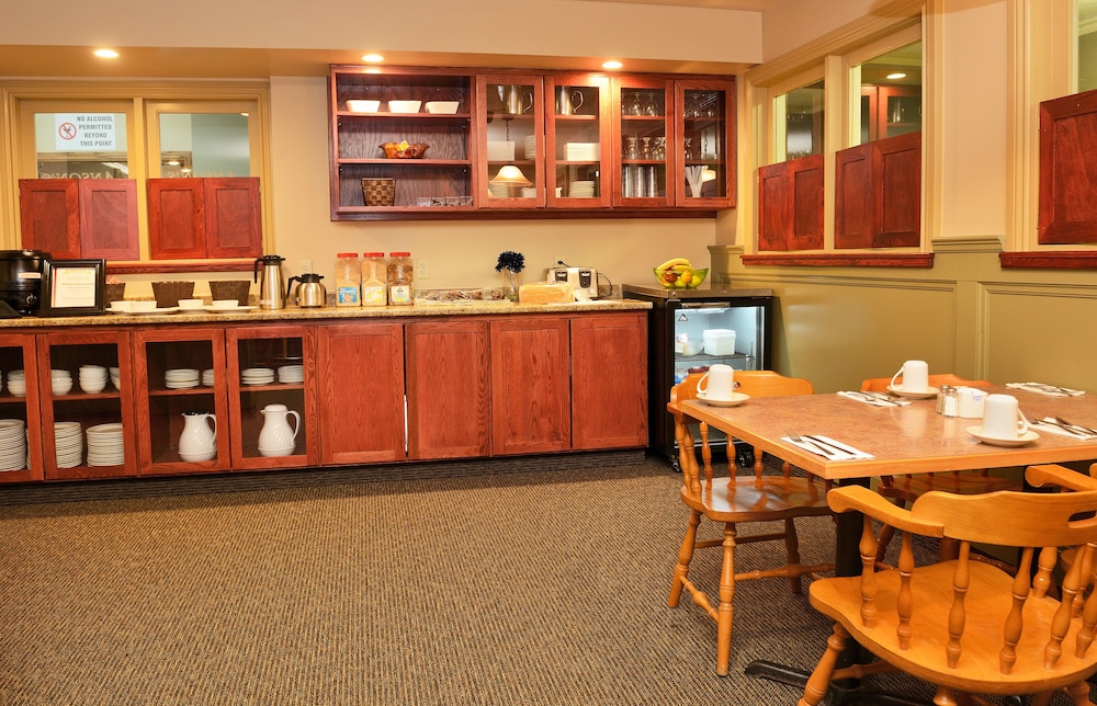 Slemon Park Hotel & Conference Centre 19/35