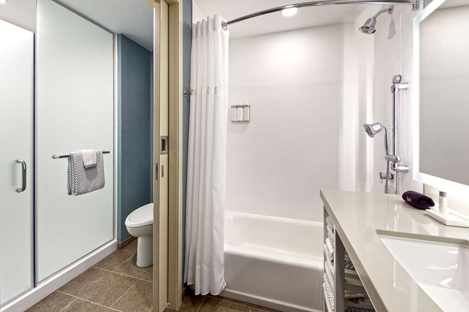 غرفة بسريرين كوين، Anaheim Suites Hotel 3/3