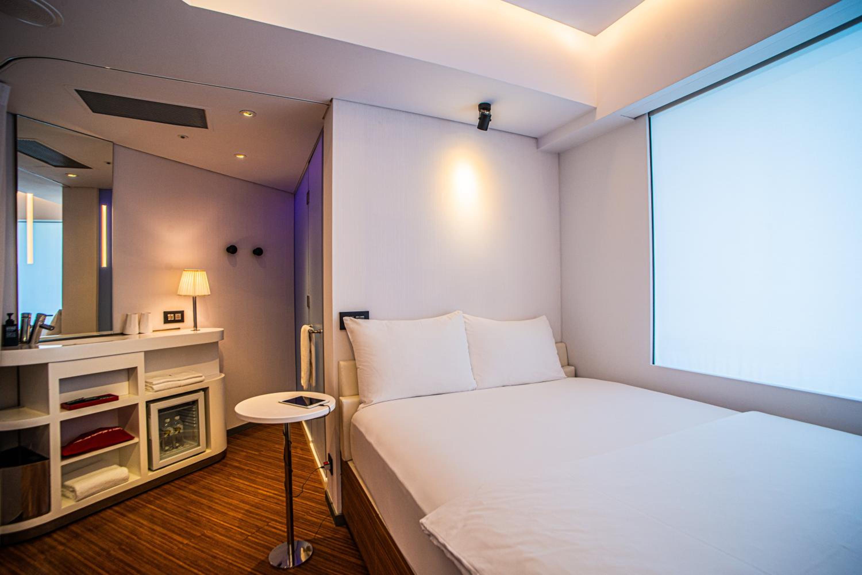 Room, Queen Bed, No View