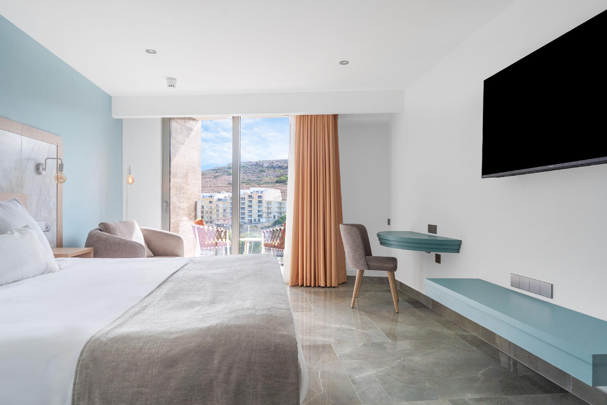 Deluxe, Double or Twin Bed