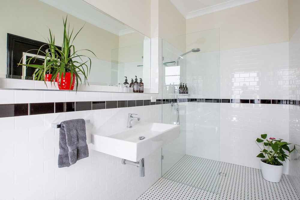 The Commercial Boutique Hotel 7/60