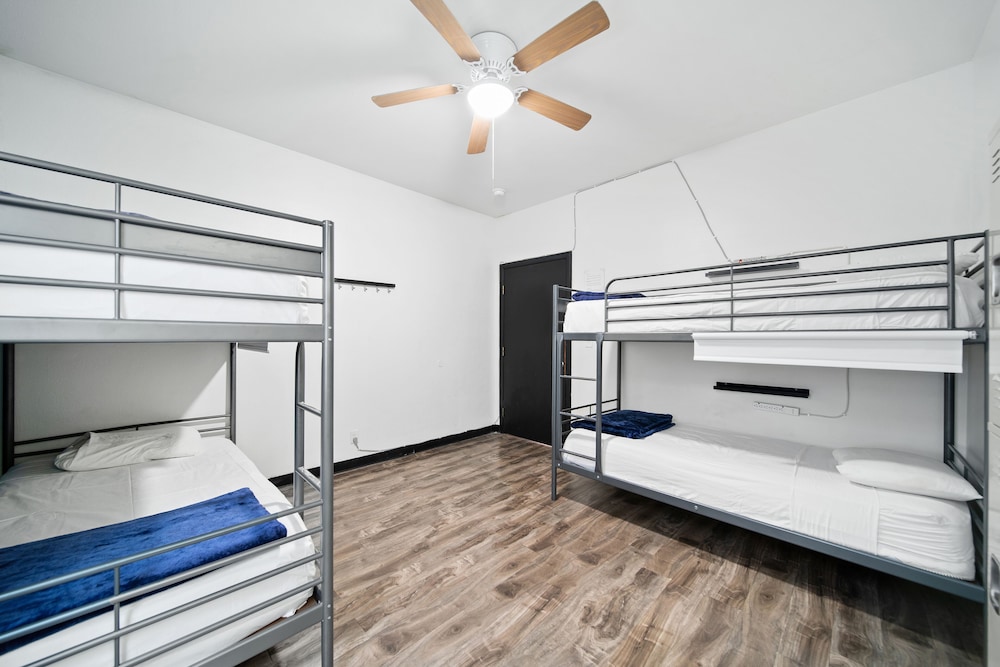 Samesun Hollywood (formerly Walk of Fame Hostel) 15/50
