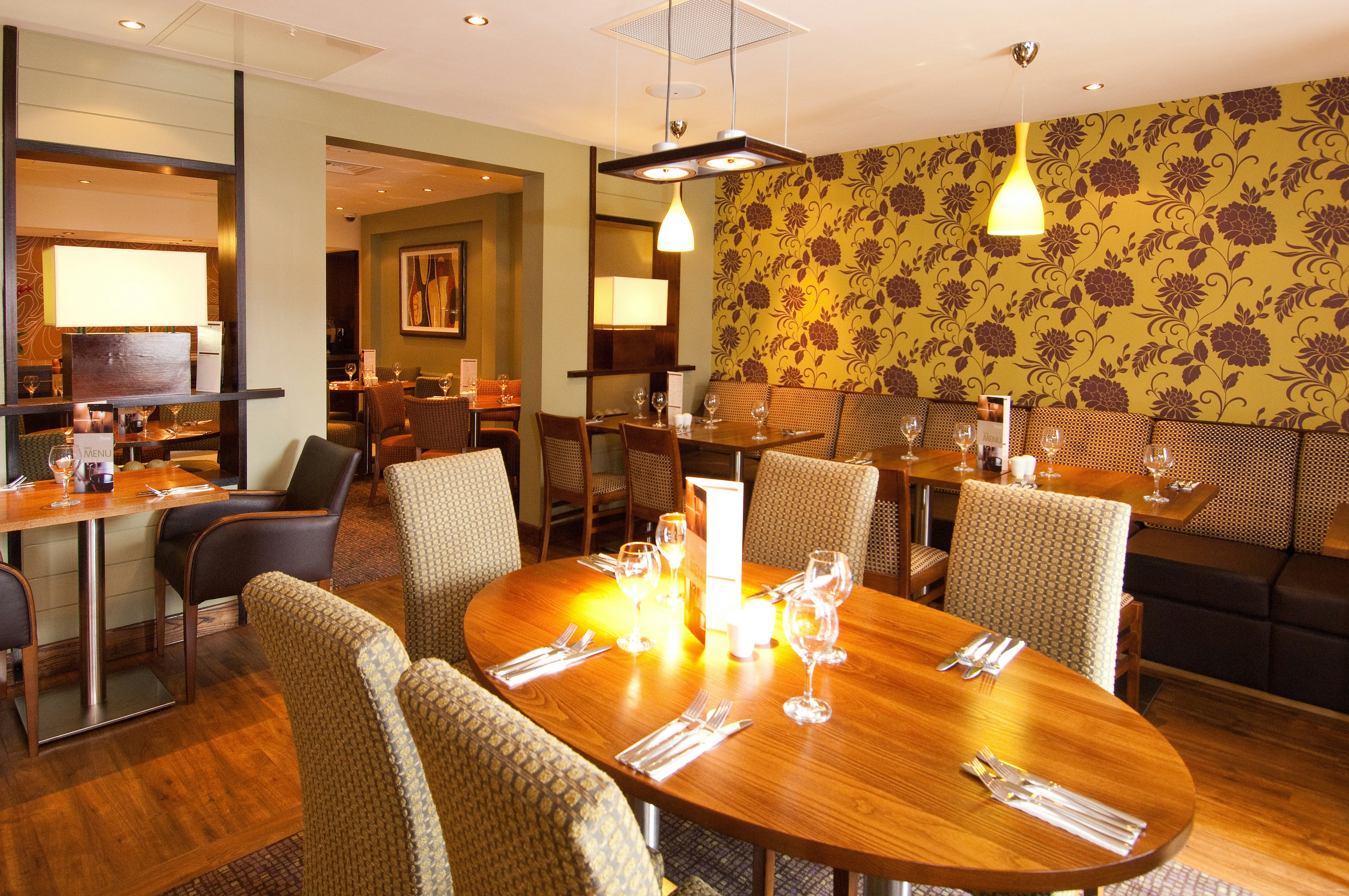 Premier Inn Sunbury (Kempton Park) 26/33