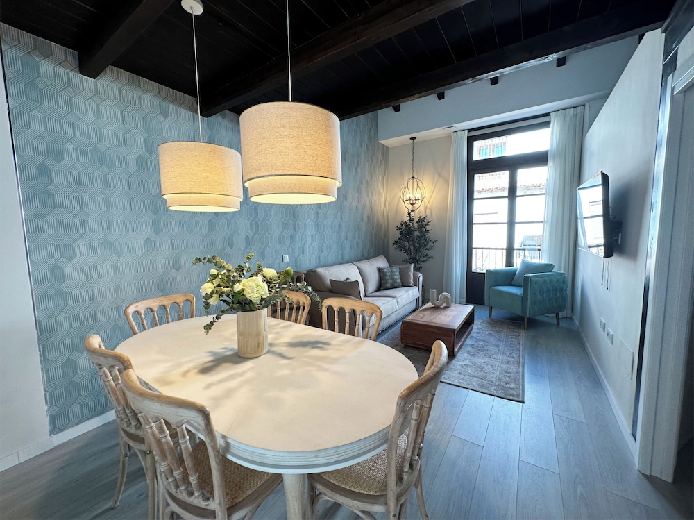APARTAMENTOS PUERTA ELVIRA SUITES 3000 41/46