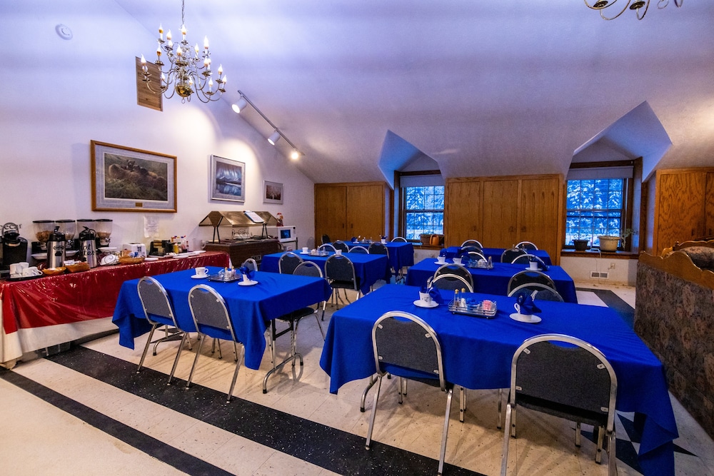 7 Gables Inn Suites 35/50