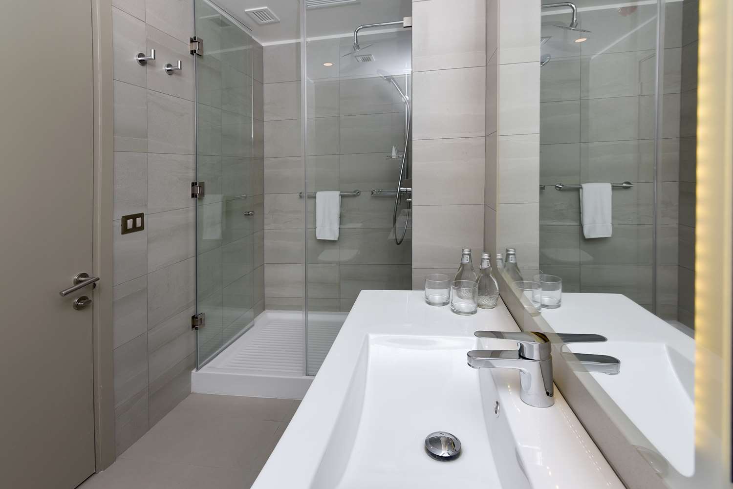 غرفة قياسية بسريرين منفصلين، Best Western Ferrat 2/4