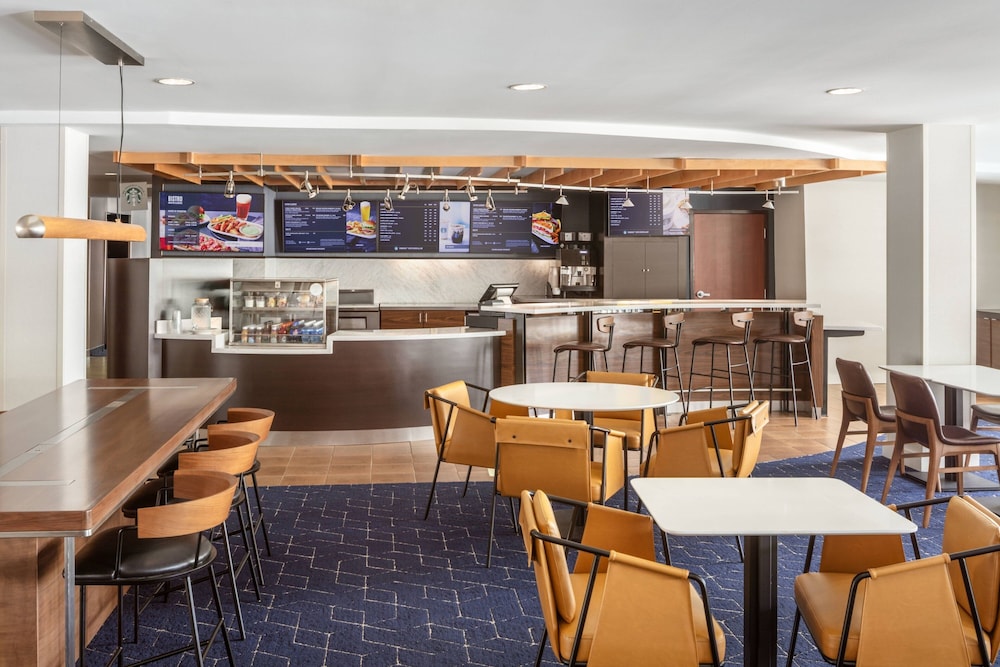 Courtyard by Marriott Portland Airport 33/52