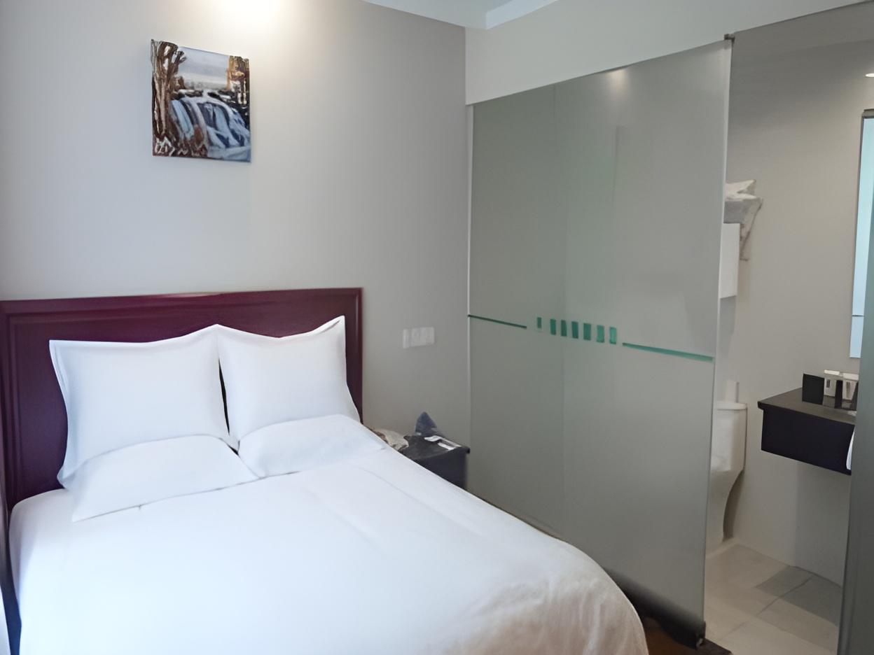 GUEST ROOM, DOUBLE BED