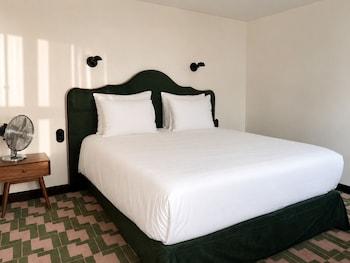 Mezzanine, Queen Bed