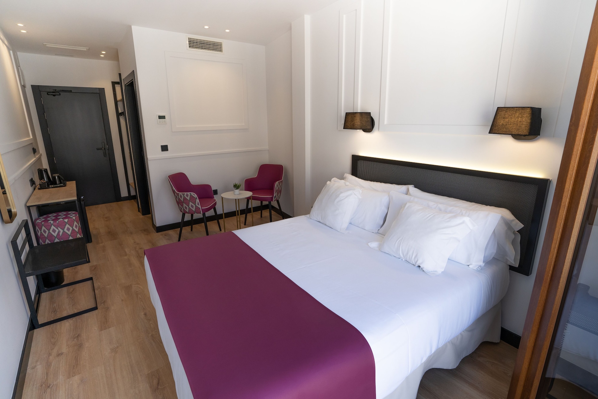 SUPERIOR, DOUBLE BED, ALHAMBRA VIEW, JETTED TUB