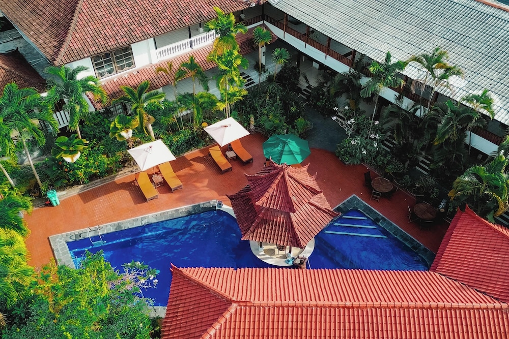 Sarinande Hotel 68/70