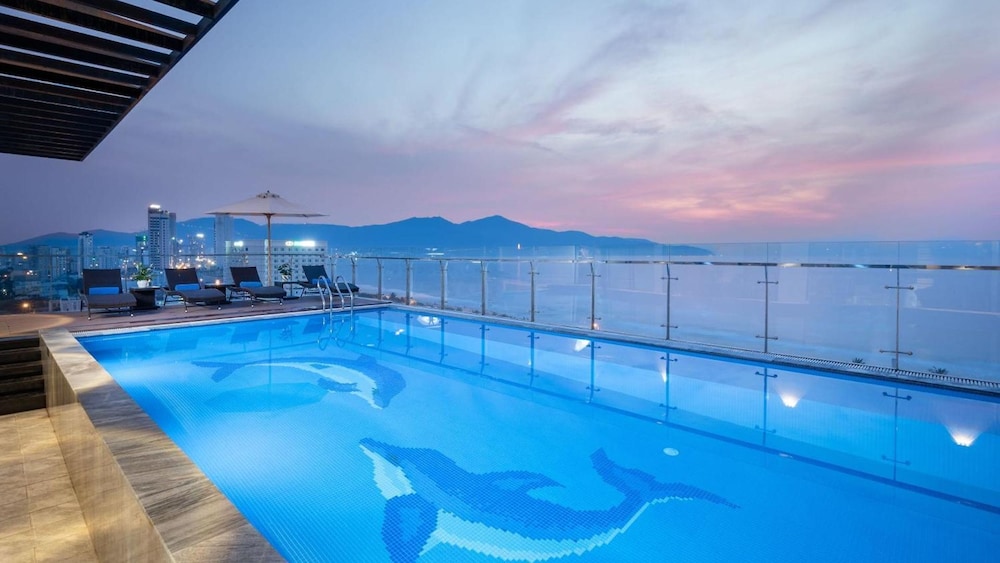 Sunny Ocean Hotel & Apartment 49/71