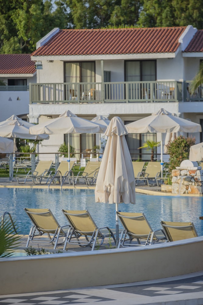 Golden Coast Hotel and Bungalows in Marathon