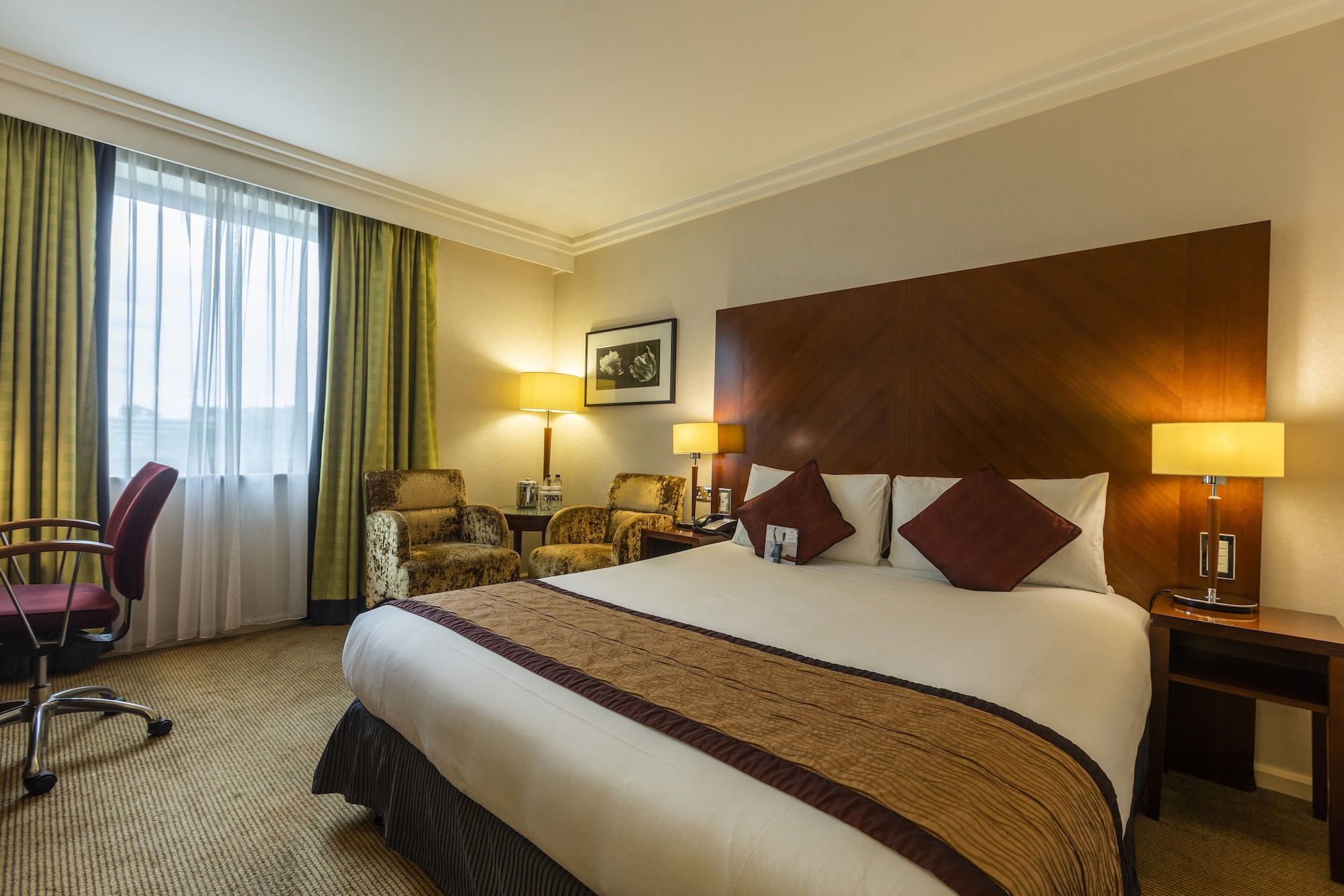 STANDARD, QUEEN BED