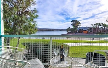 The Nautical Beachfront Resort 39/70