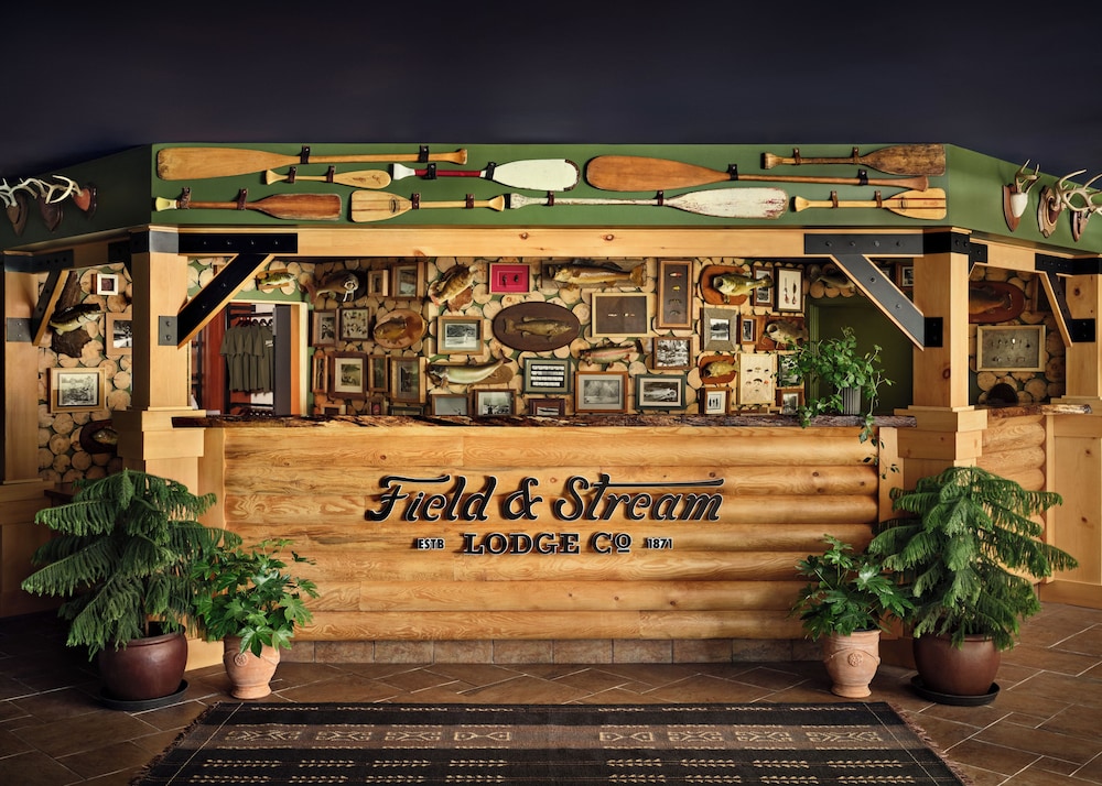 Field & Stream Lodge Bozeman 4/53