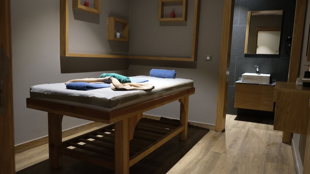 Serenity Comfort Hotel 37/41