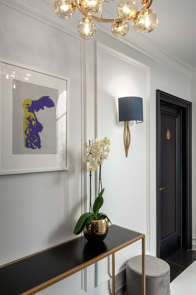 Praxitelous Luxury Suites 6/50