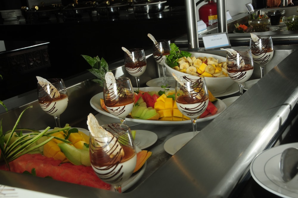 Jacaranda Indian Ocean Beach Resort 24/40