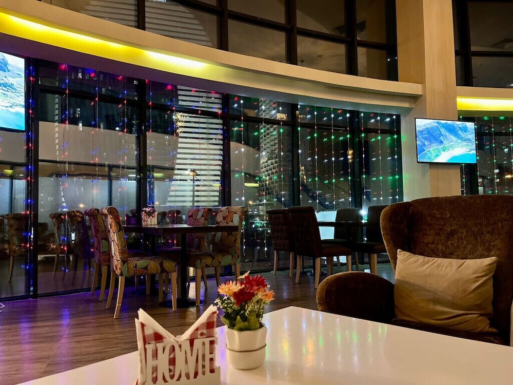 Sky Tower Hotel 51/68