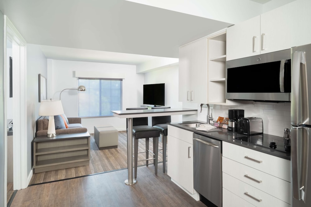 HYATT house White Plains 55/74