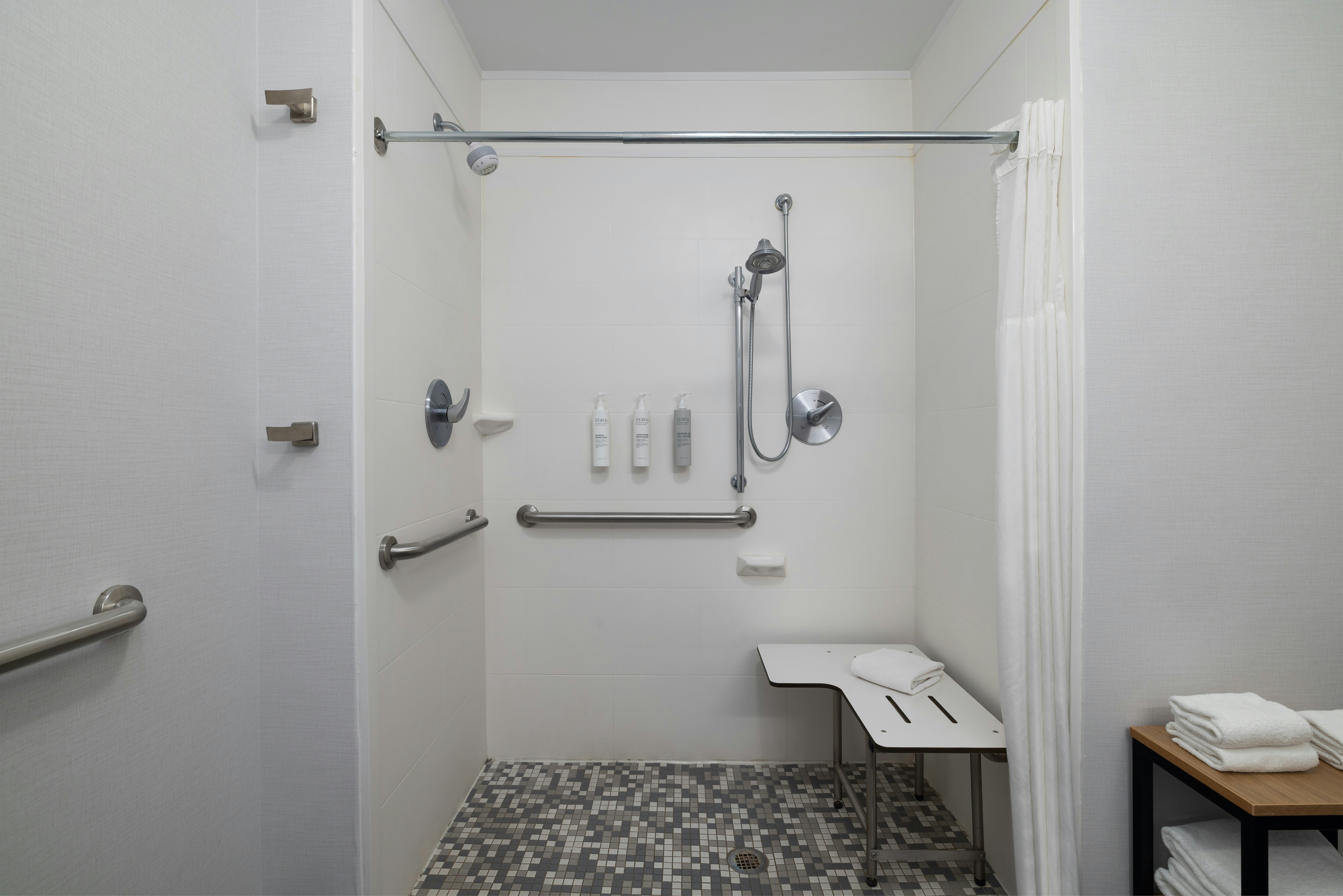 غرفة بسرير كينج لذوي الإعاقة، Hampton Inn And Suites Roanoke-Downtown 7/7