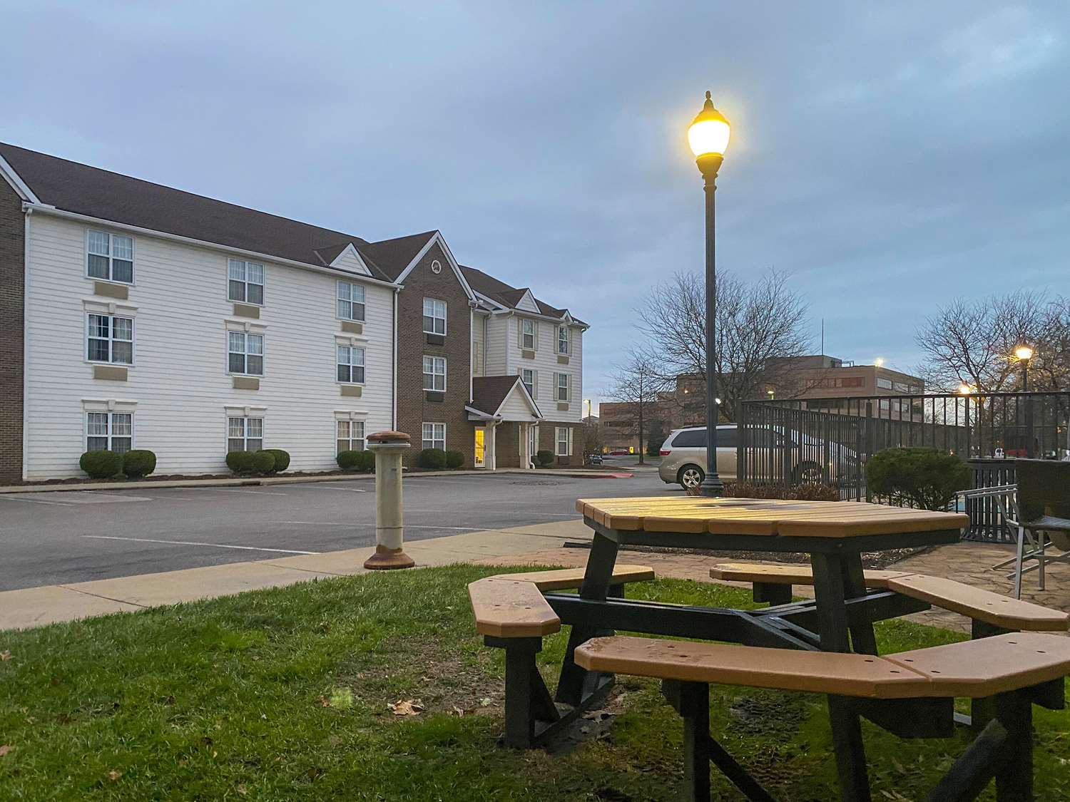MainStay Suites Middleburg Heights Cleveland Airport 42/42