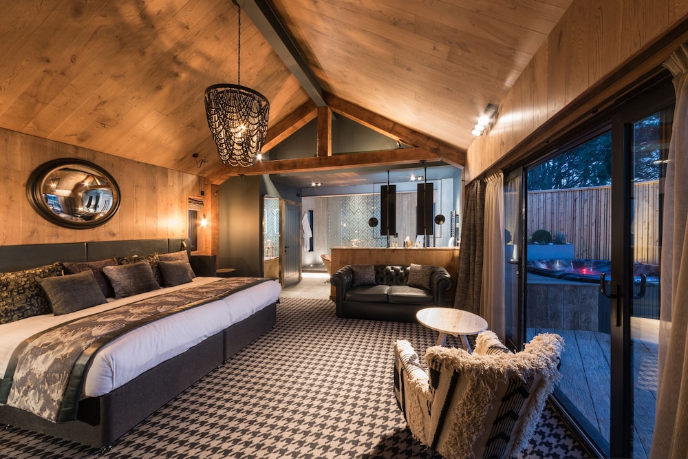 TREE HOUSE, LUXURY