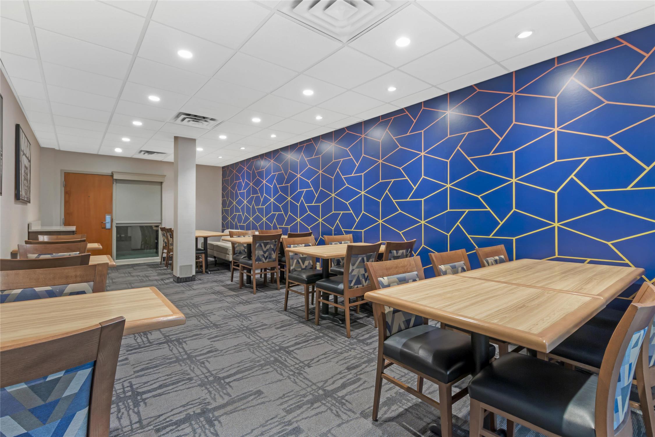 Best Western Plus Pembina Inn And Suites 17/26