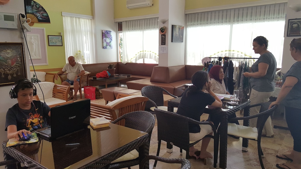 Golden Moon Apart Hotel 44/64