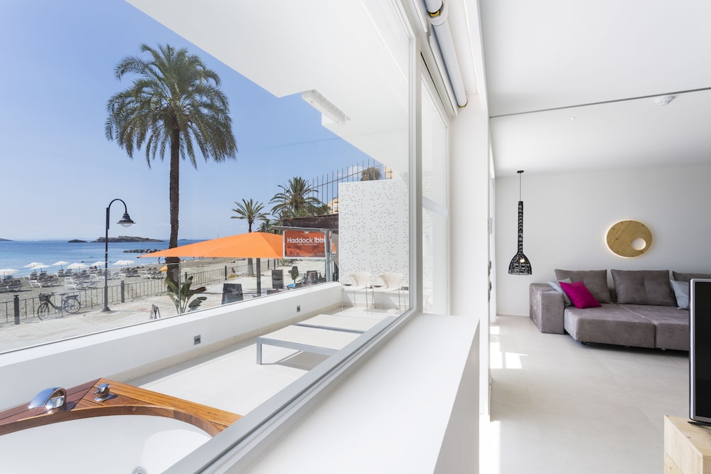 One Ibiza Suites 9/50