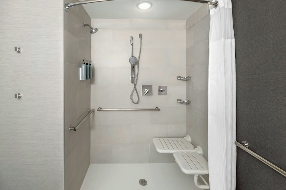 Courtyard By Marriott Sherman 45/45