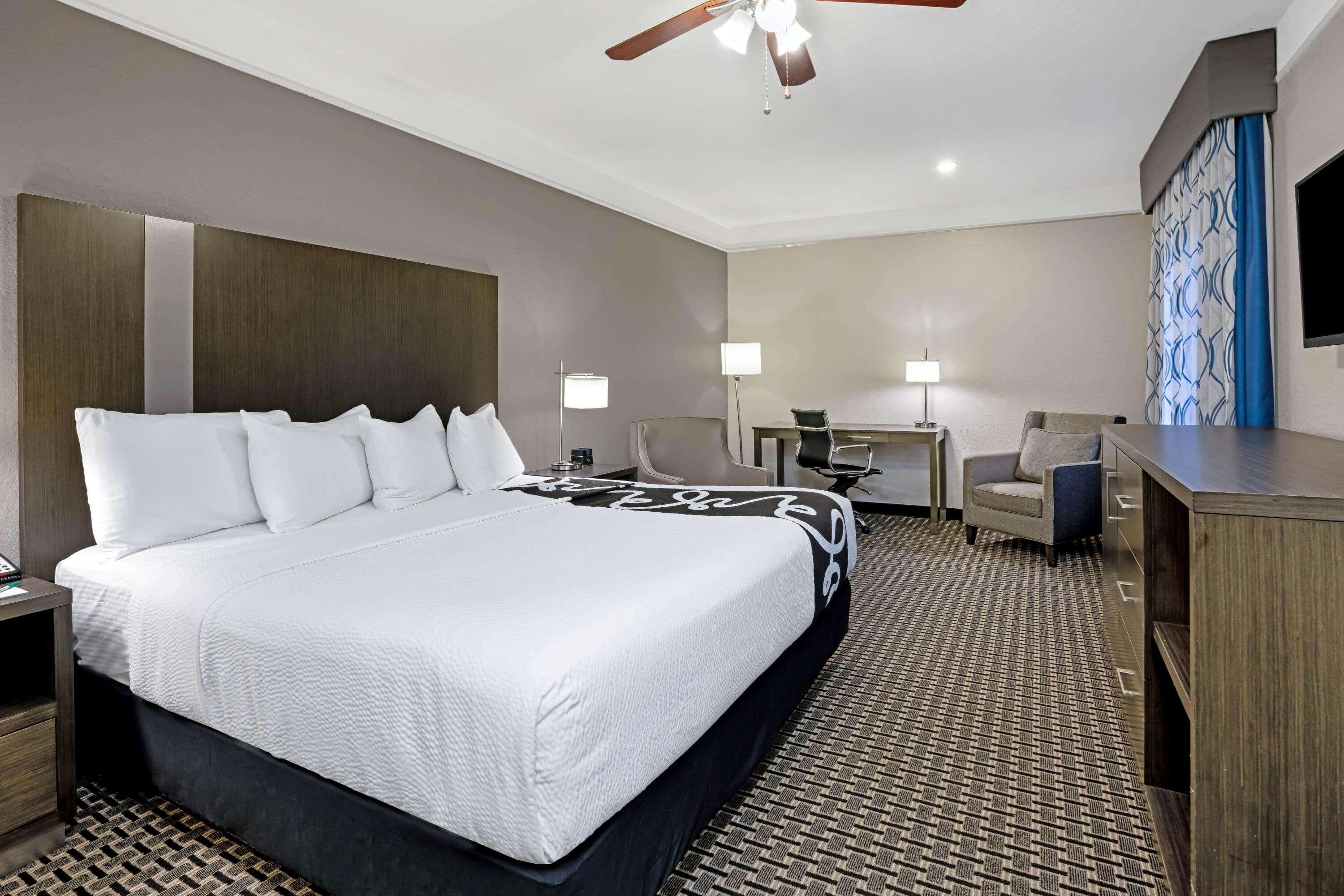 Room, King Bed, Forest View