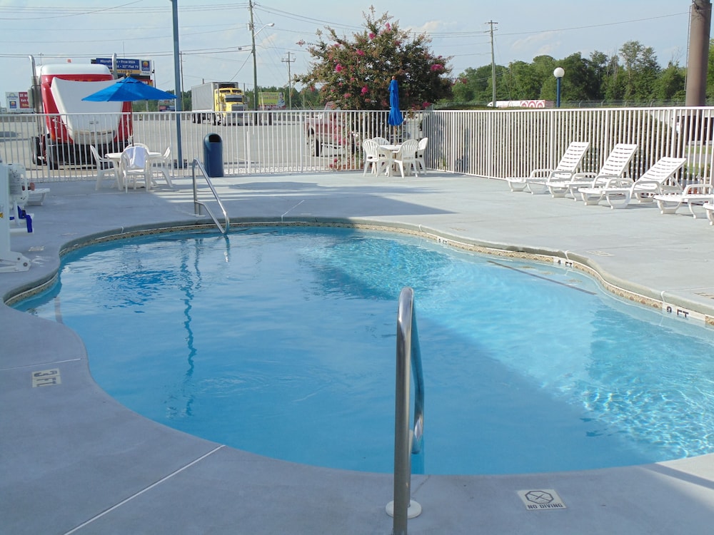 Days Inn by Wyndham Adel I-75 16/38