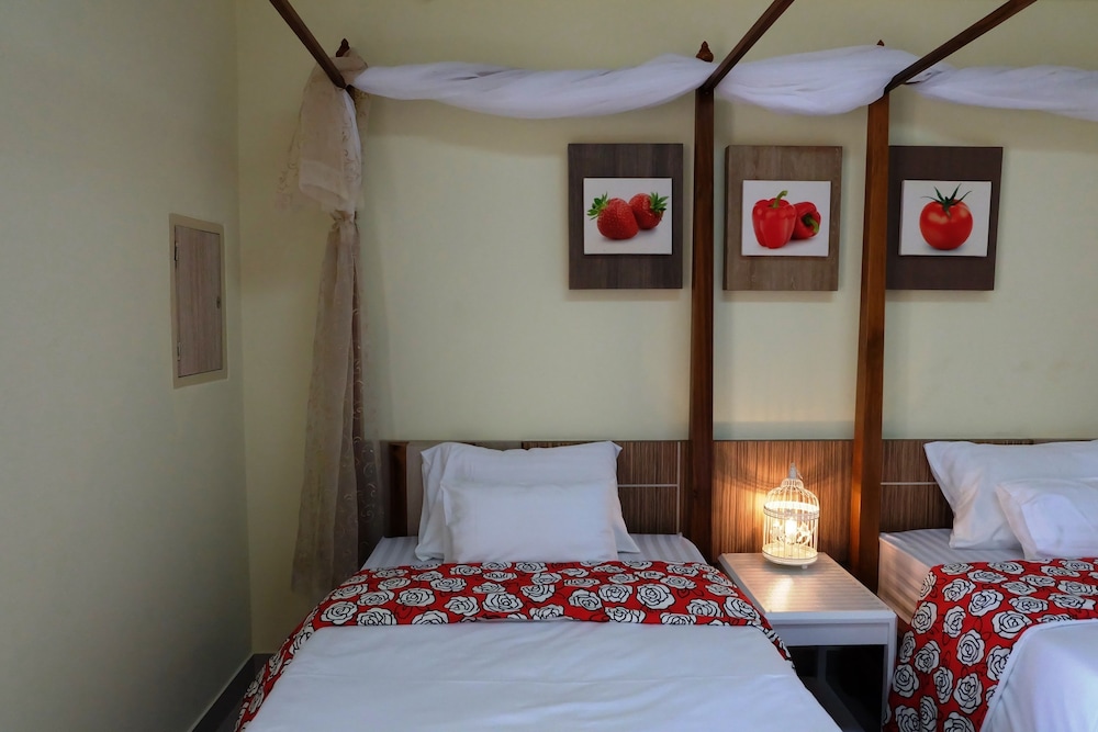 ROOM, TWIN BEDS