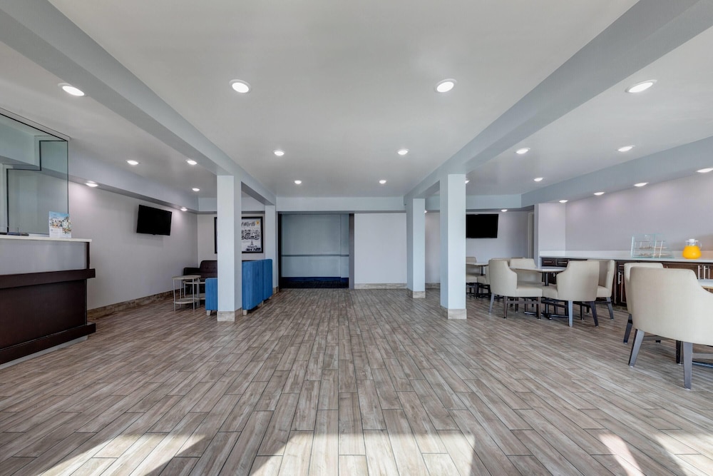 Super 8 by Wyndham Fort Worth Entertainment District 6/49