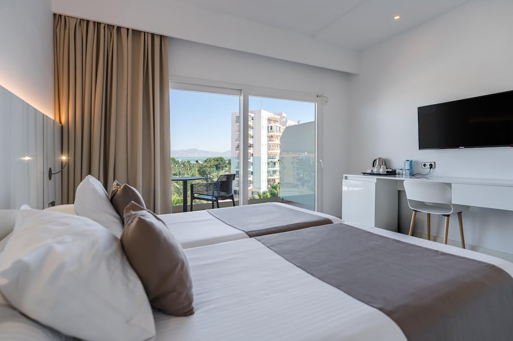 SUPERIOR, TWIN BEDS, PARTIAL SEA VIEW, BALCONY